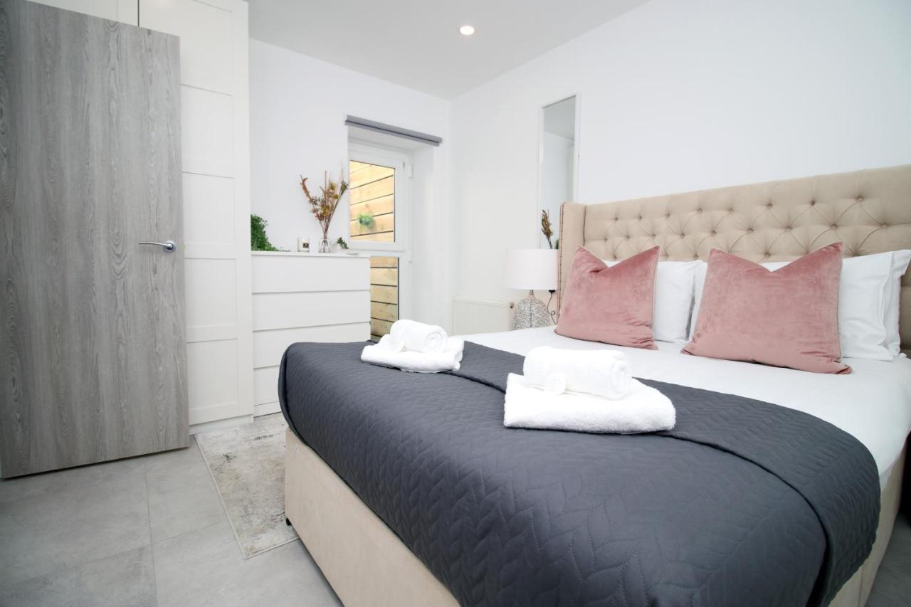 New Spacious 2 Bed Getaway - Private Courtyard! - Underfloor Heating คาร์ดิฟฟ์ ภายนอก รูปภาพ