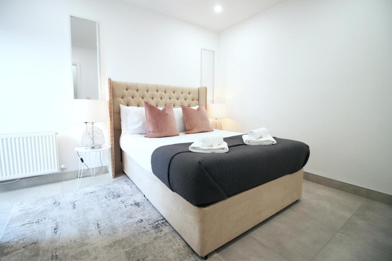 New Spacious 2 Bed Getaway - Private Courtyard! - Underfloor Heating คาร์ดิฟฟ์ ภายนอก รูปภาพ