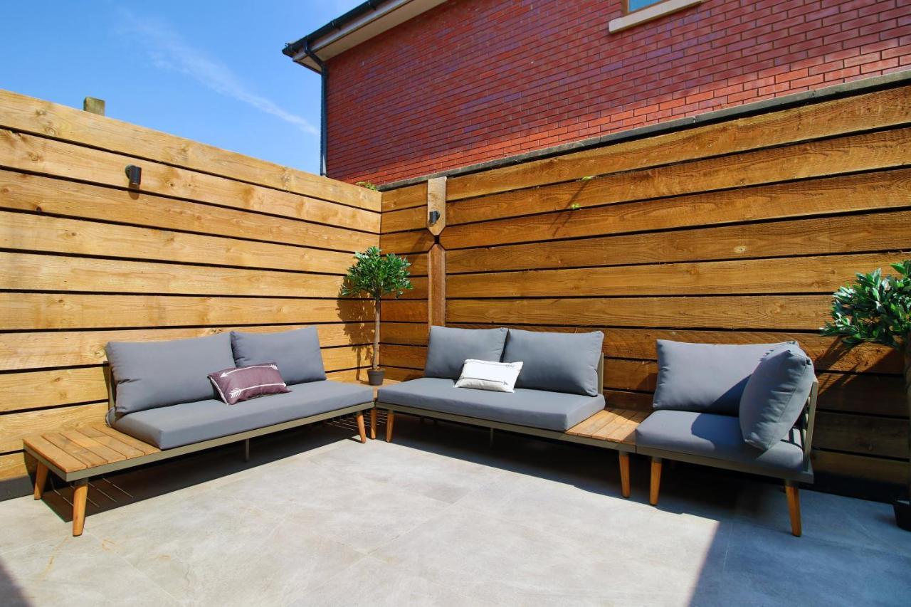 New Spacious 2 Bed Getaway - Private Courtyard! - Underfloor Heating คาร์ดิฟฟ์ ภายนอก รูปภาพ