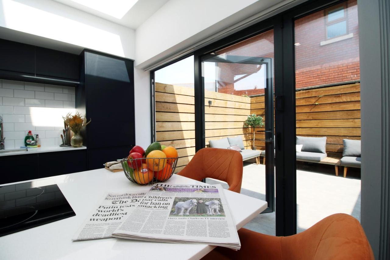 New Spacious 2 Bed Getaway - Private Courtyard! - Underfloor Heating คาร์ดิฟฟ์ ภายนอก รูปภาพ