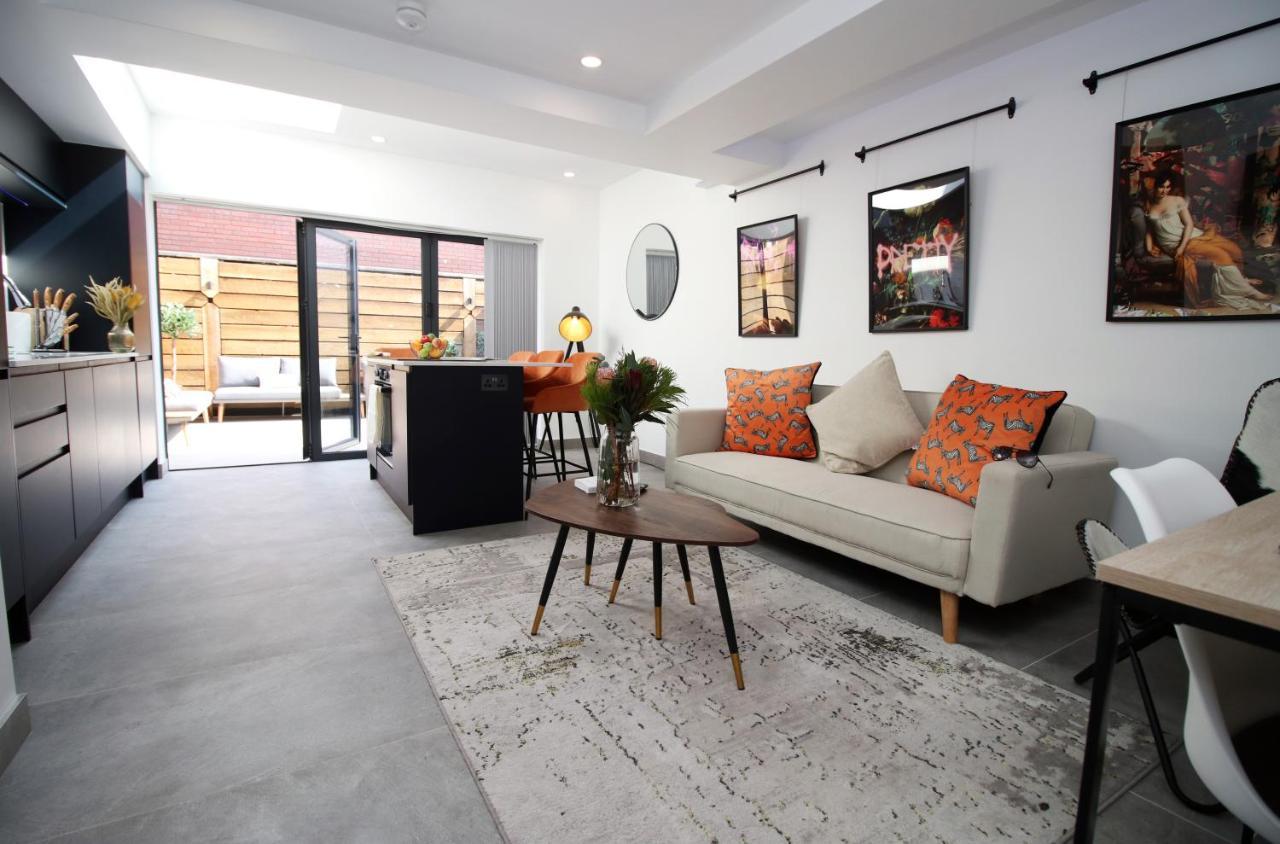 New Spacious 2 Bed Getaway - Private Courtyard! - Underfloor Heating คาร์ดิฟฟ์ ภายนอก รูปภาพ