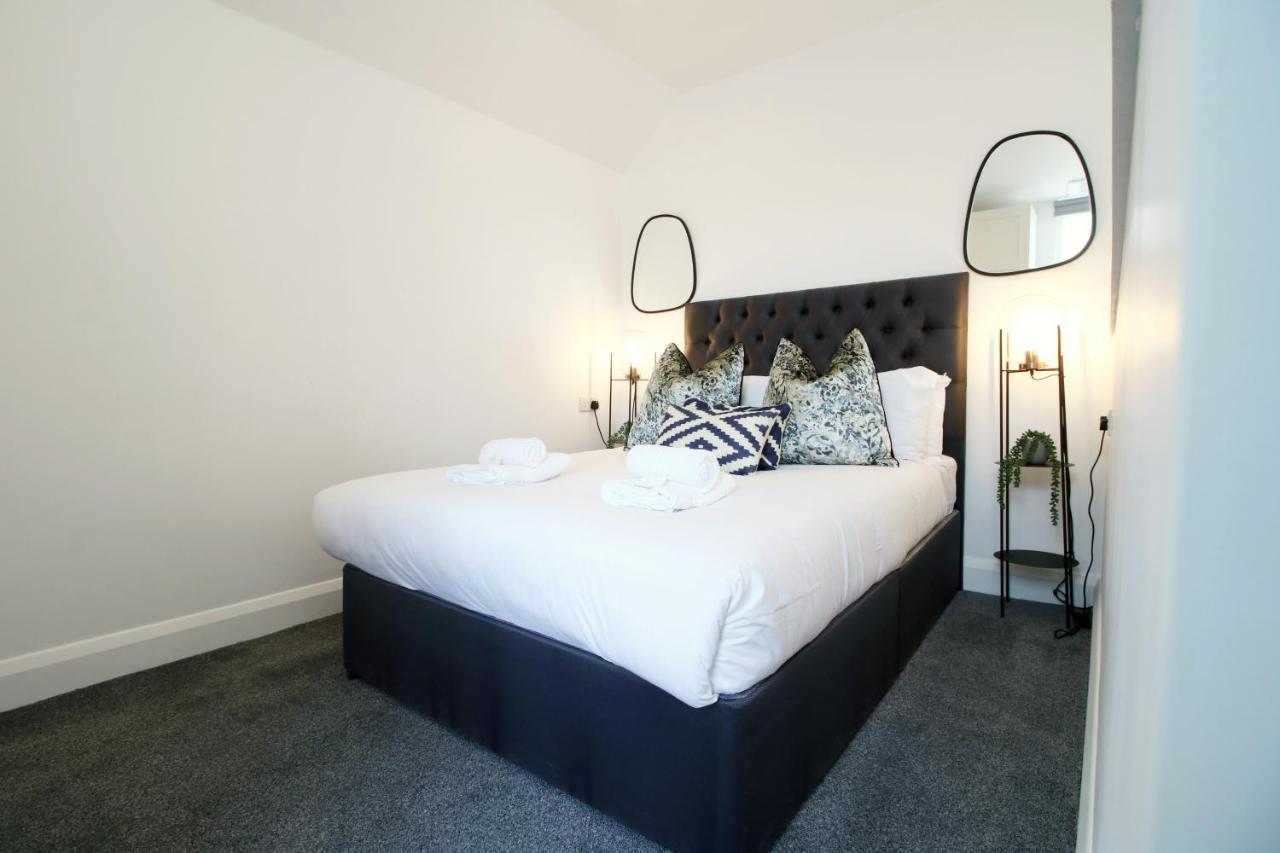 New Spacious 2 Bed Getaway - Private Courtyard! - Underfloor Heating คาร์ดิฟฟ์ ภายนอก รูปภาพ