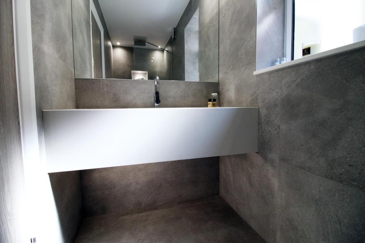 New Spacious 2 Bed Getaway - Private Courtyard! - Underfloor Heating คาร์ดิฟฟ์ ภายนอก รูปภาพ