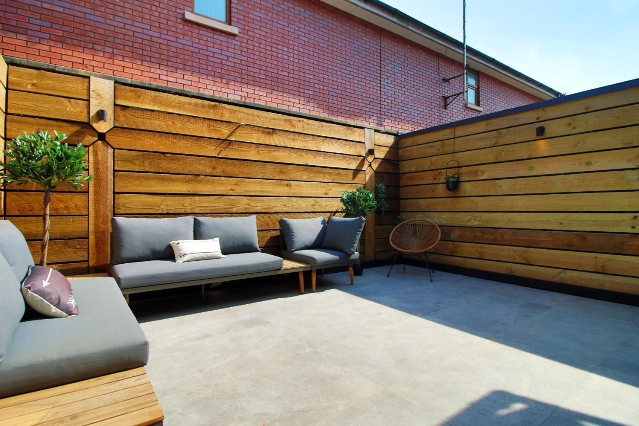 New Spacious 2 Bed Getaway - Private Courtyard! - Underfloor Heating คาร์ดิฟฟ์ ภายนอก รูปภาพ