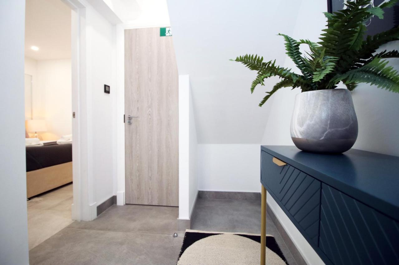 New Spacious 2 Bed Getaway - Private Courtyard! - Underfloor Heating คาร์ดิฟฟ์ ภายนอก รูปภาพ