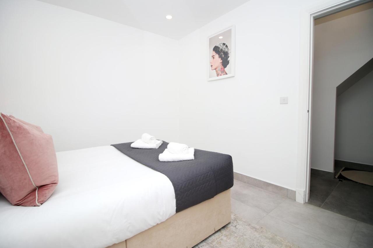 New Spacious 2 Bed Getaway - Private Courtyard! - Underfloor Heating คาร์ดิฟฟ์ ภายนอก รูปภาพ