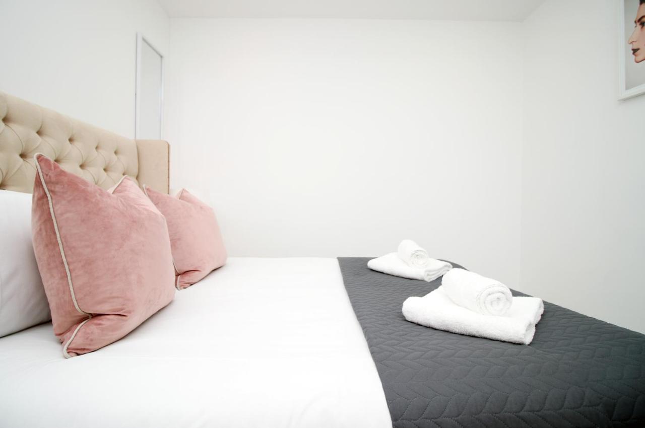 New Spacious 2 Bed Getaway - Private Courtyard! - Underfloor Heating คาร์ดิฟฟ์ ภายนอก รูปภาพ