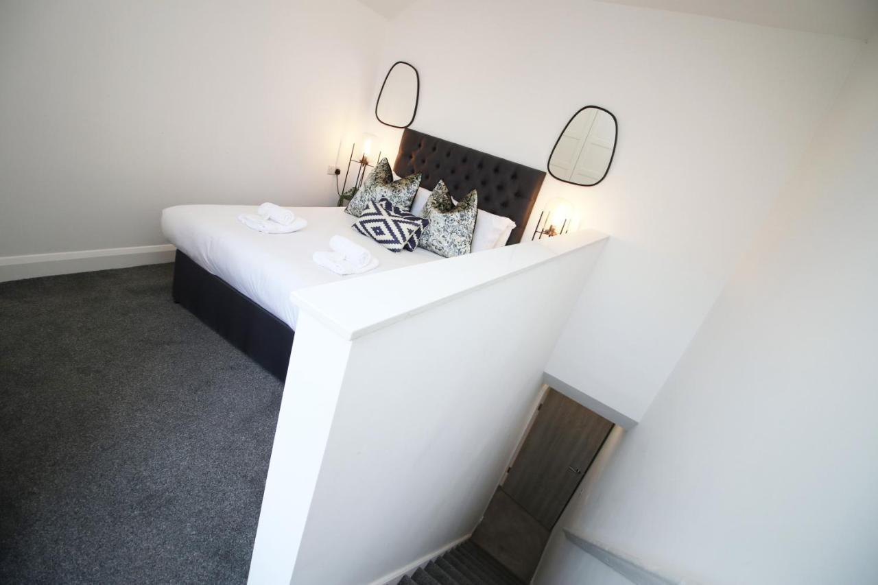 New Spacious 2 Bed Getaway - Private Courtyard! - Underfloor Heating คาร์ดิฟฟ์ ภายนอก รูปภาพ