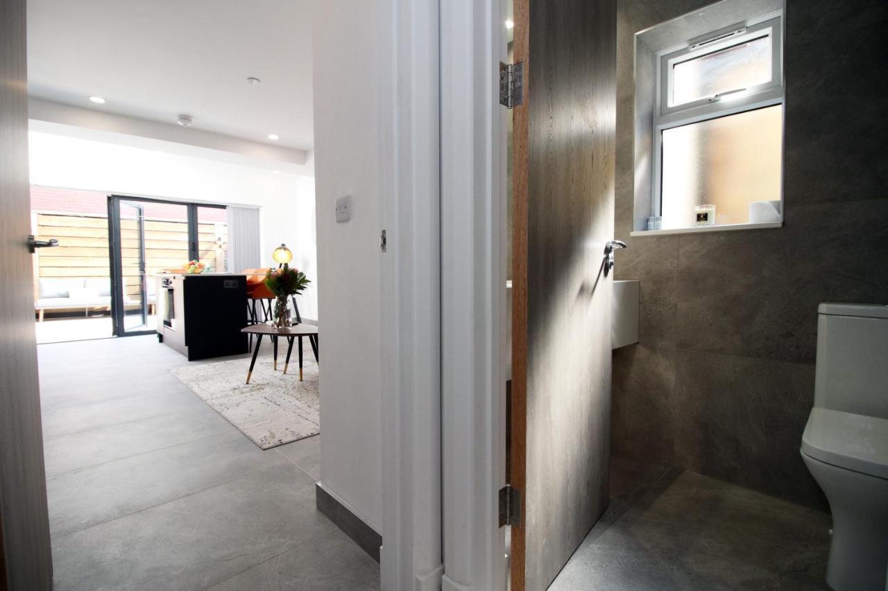 New Spacious 2 Bed Getaway - Private Courtyard! - Underfloor Heating คาร์ดิฟฟ์ ภายนอก รูปภาพ