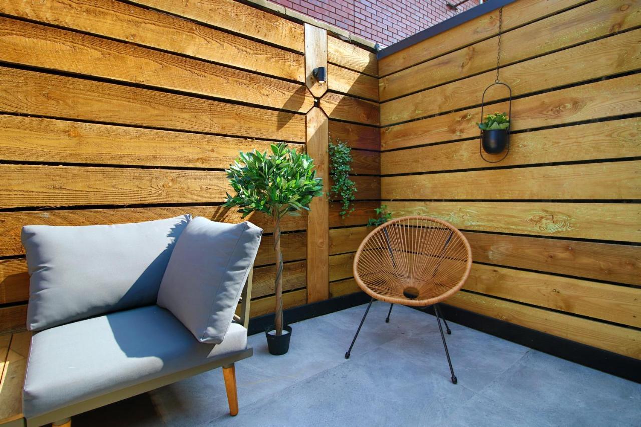 New Spacious 2 Bed Getaway - Private Courtyard! - Underfloor Heating คาร์ดิฟฟ์ ภายนอก รูปภาพ