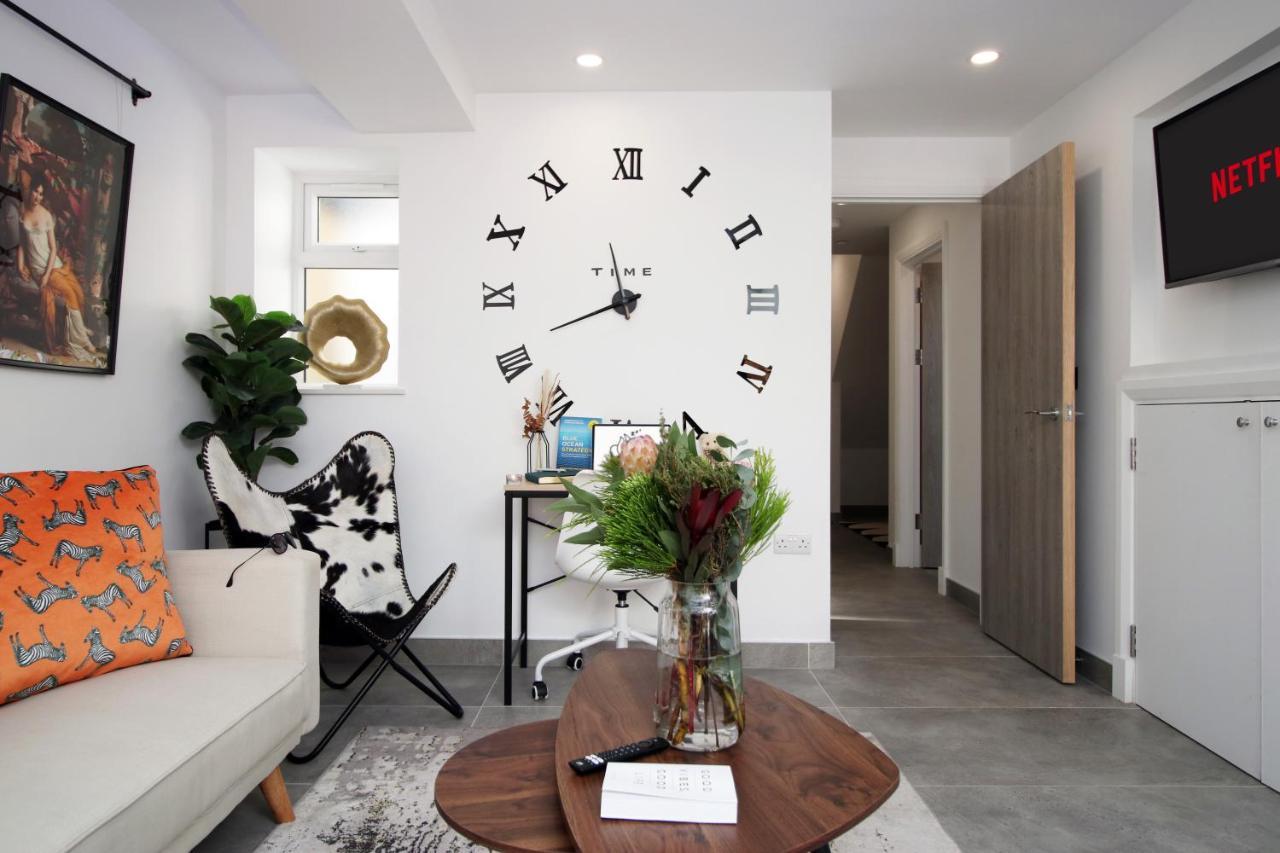 New Spacious 2 Bed Getaway - Private Courtyard! - Underfloor Heating คาร์ดิฟฟ์ ภายนอก รูปภาพ