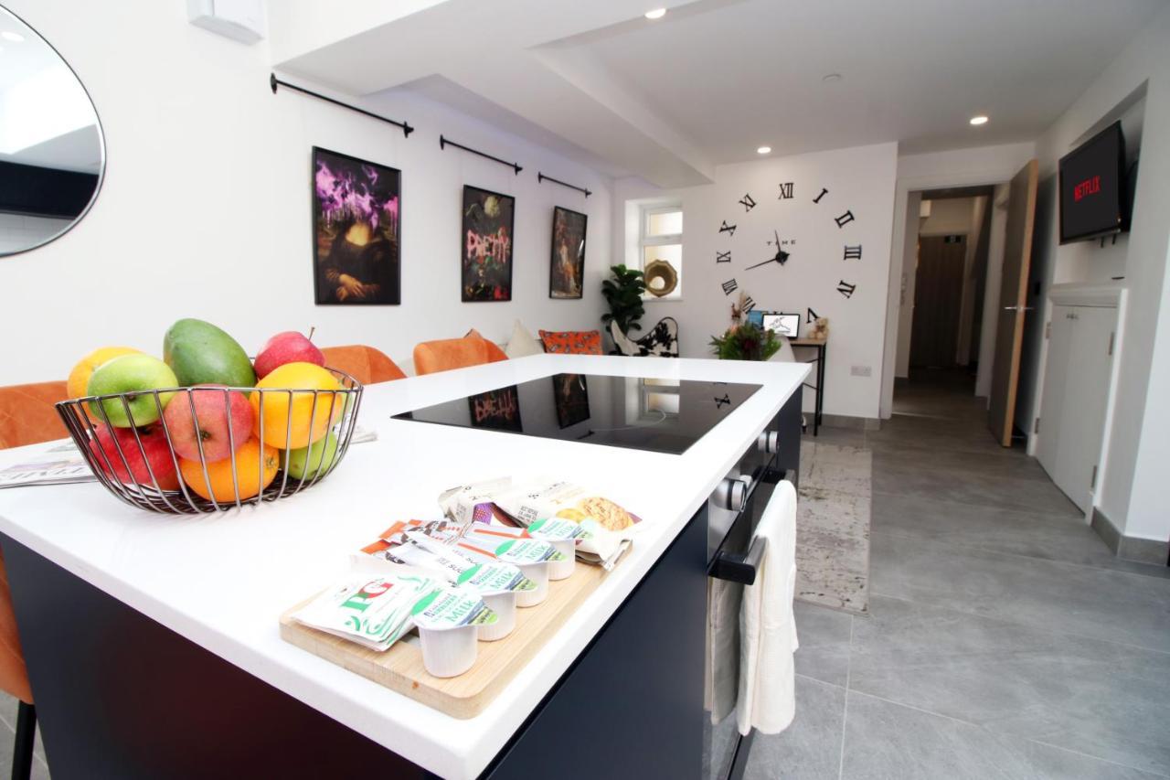 New Spacious 2 Bed Getaway - Private Courtyard! - Underfloor Heating คาร์ดิฟฟ์ ภายนอก รูปภาพ